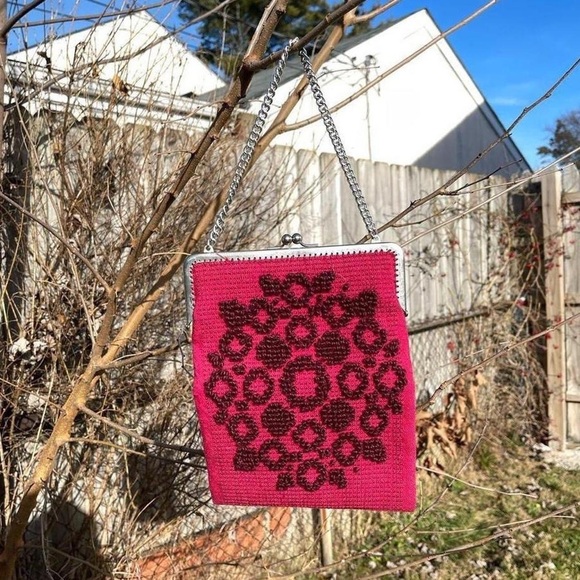Vintage Red Burgundy Small Rectangle Knit Crochet Bag w/ Silver Chainlink Handle - Picture 8 of 8